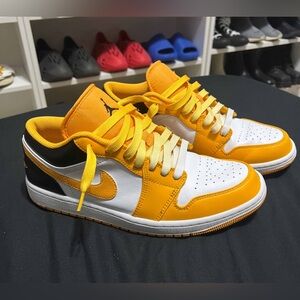 Jordan 1 low taxi white size 9.5